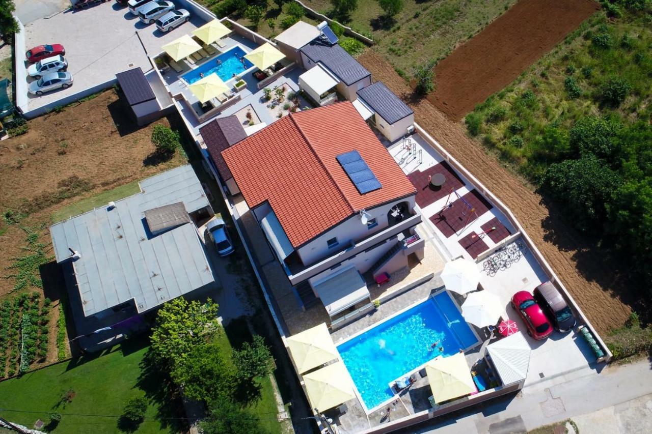 Apartments Julijana Привлака Екстер'єр фото