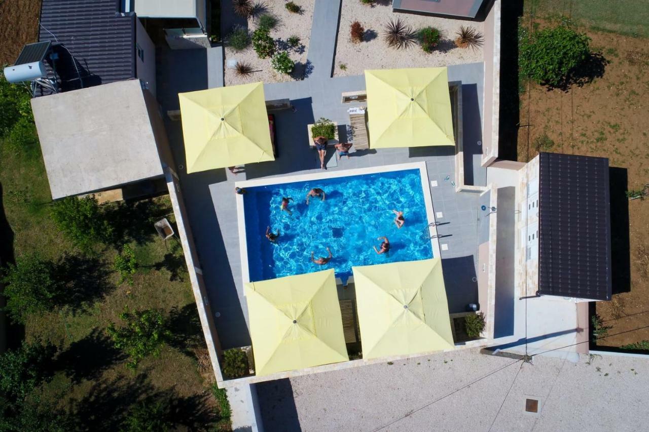 Apartments Julijana Привлака Екстер'єр фото